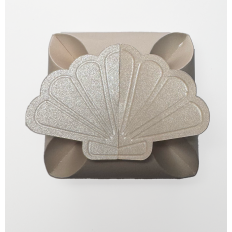 Clam Shell Petal Treat Gift Box