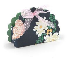 scalloped favor box