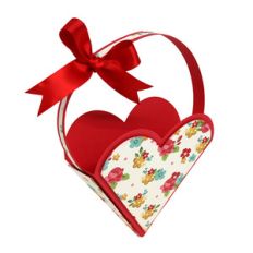 handled hanging heart box