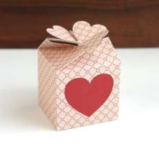 heart twist top box