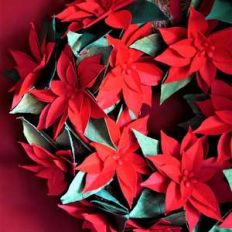 poinsettia wreath centerpiece