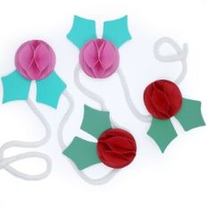 3D Honeycomb Holly Garland