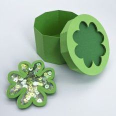 Four-leaf Clover Shaker Pendant  Box