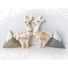 Llamas felt sewing pattern