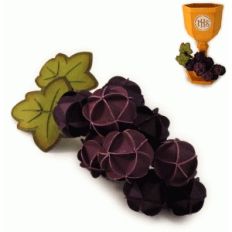 grapes 3d cluster with leaves