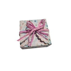 scalloped edge box